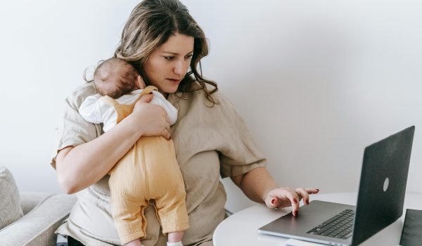 TITLpexels-sarah-chai-7282818